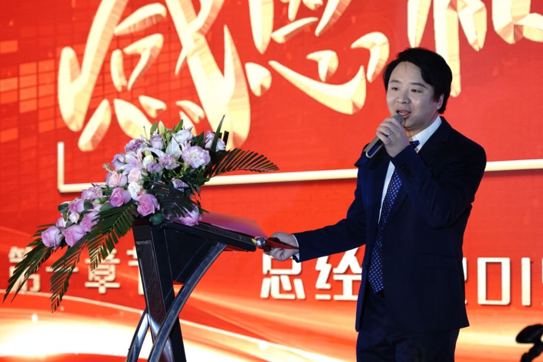 总经理王廷先                   执行总经理赵敏优秀员工,优秀经理